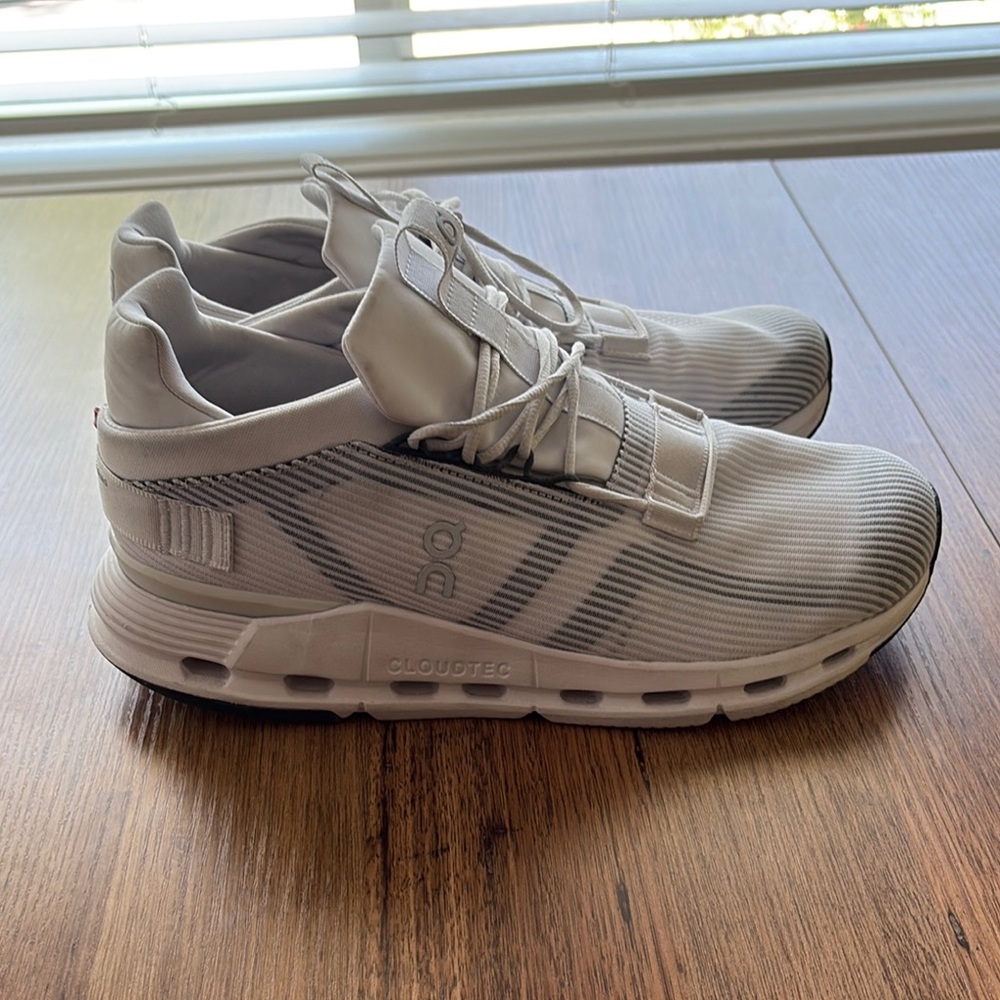 On Running White Athletic Shoes with Cushioned Sole